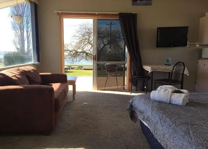 Jack & Di's Waiteti Lakefront Motel Rotorua