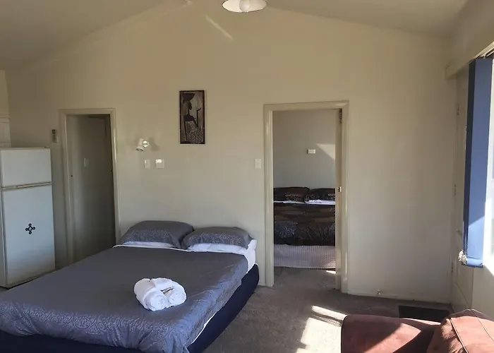 Jack & Di's Waiteti Lakefront Motel
