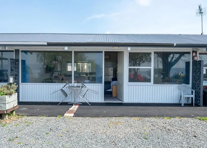 Jack & Di's Waiteti Lakefront Motel Rotorua