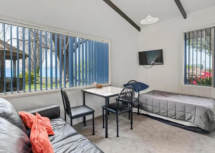 Jack & Di's Waiteti Lakefront 4* Rotorua