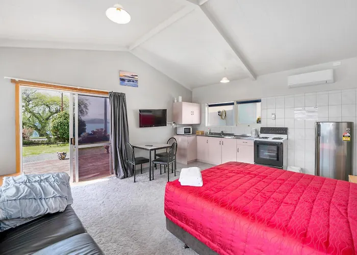 Motel Jack & Di's Waiteti Lakefront Rotorua
