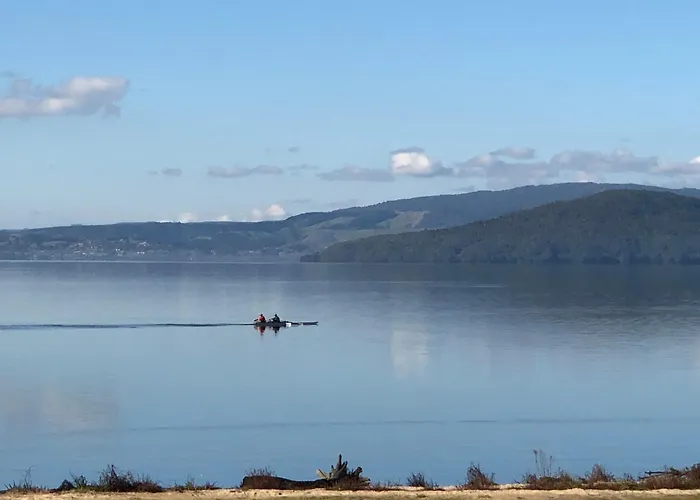 Motel Jack & Di's Waiteti Lakefront Rotorua