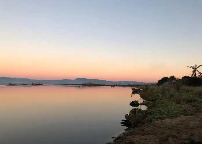 Jack & Di's Waiteti Lakefront Motel 4*