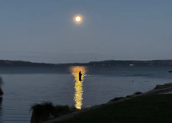 Motel Jack & Di's Waiteti Lakefront