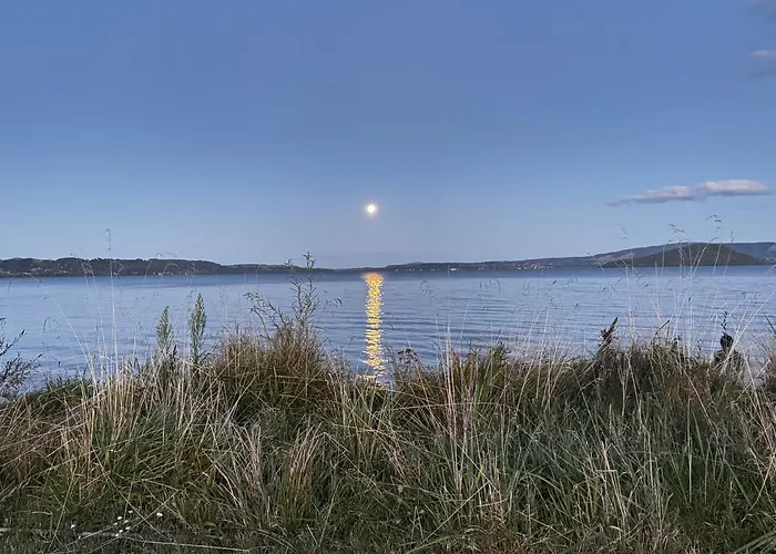 Jack & Di's Waiteti Lakefront Motel