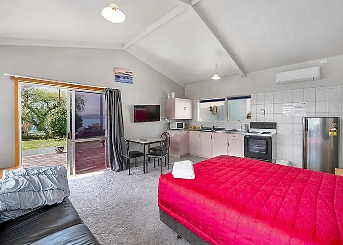 Jack & Di's Waiteti Lakefront 4* Rotorua