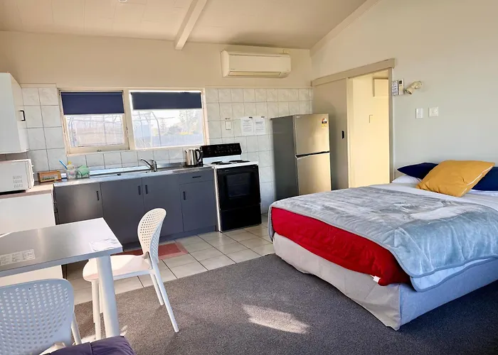 Motel Jack & Di's Waiteti Lakefront Rotorua