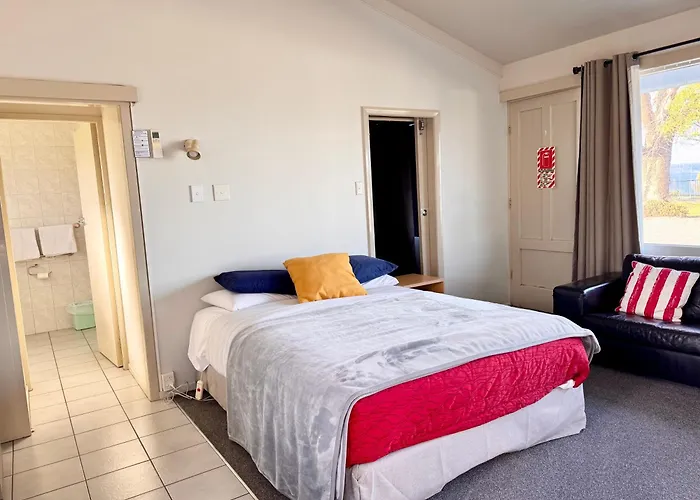 Jack & Di's Waiteti Lakefront 4* Rotorua