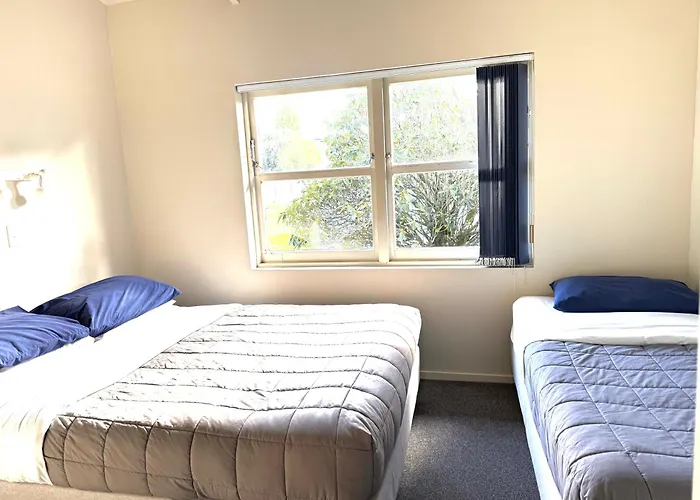 Motel Jack & Di's Waiteti Lakefront