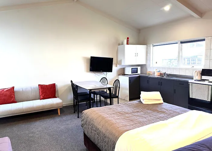 Motel Jack & Di's Waiteti Lakefront 4*