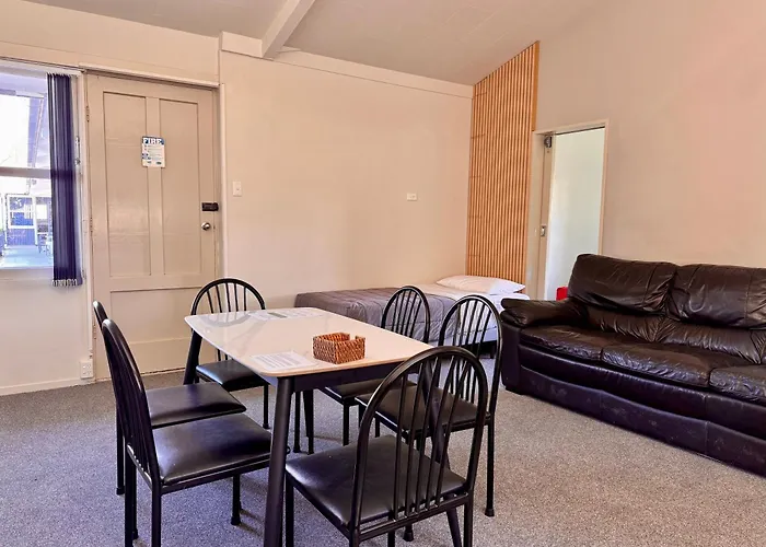 Jack & Di's Waiteti Lakefront 4*