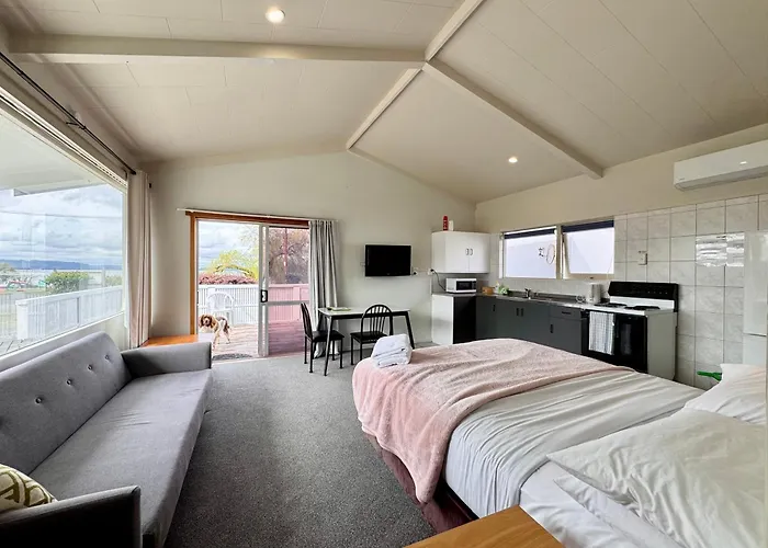 Jack & Di's Waiteti Lakefront 4* Rotorua