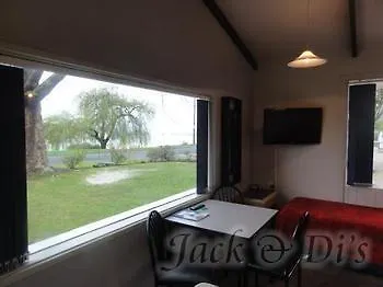 Jack & Di's Waiteti Lakefront Motel Rotorua