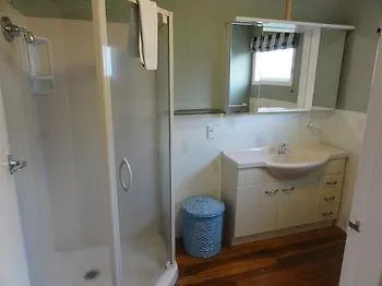 Jack & Di's Waiteti Lakefront Motel 4*