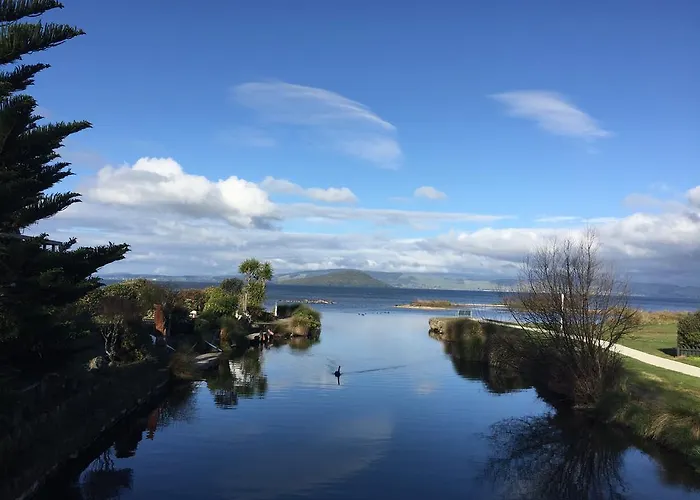 Motel Jack & Di's Waiteti Lakefront Rotorua