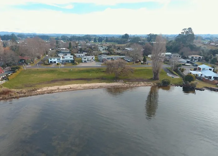 Motel Jack & Di's Waiteti Lakefront Rotorua