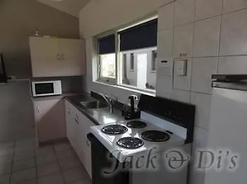 Jack & Di's Waiteti Lakefront Motel Rotorua