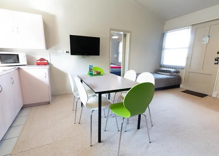 Motel Jack & Di's Waiteti Lakefront 4*