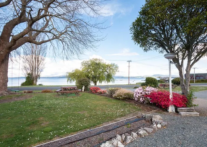 Jack & Di's Waiteti Lakefront Rotorua