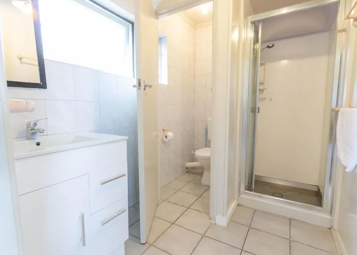 Jack & Di's Waiteti Lakefront 4*